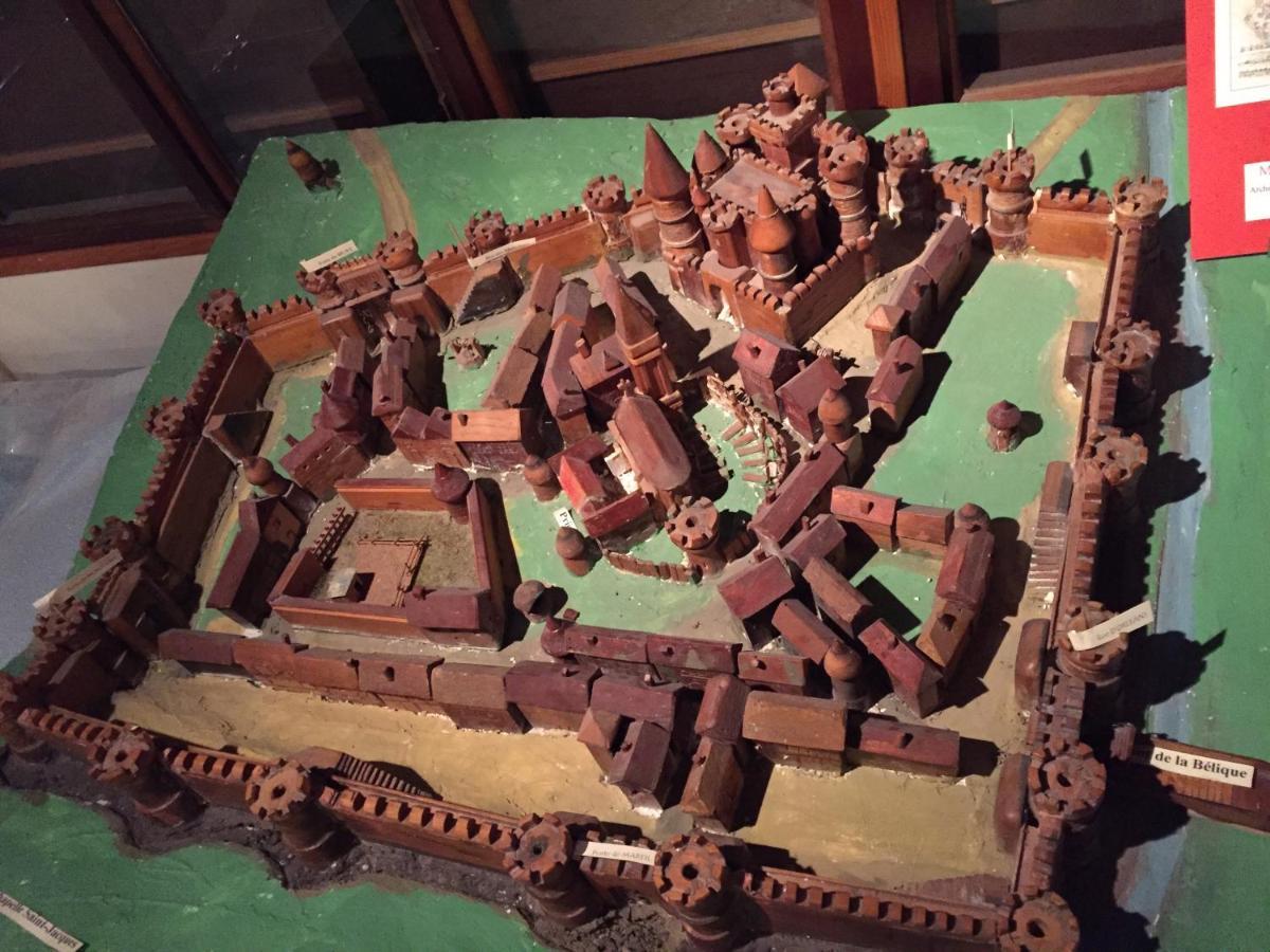 Les Gites Du Clos Saint-Martin Maule Kültér fotó